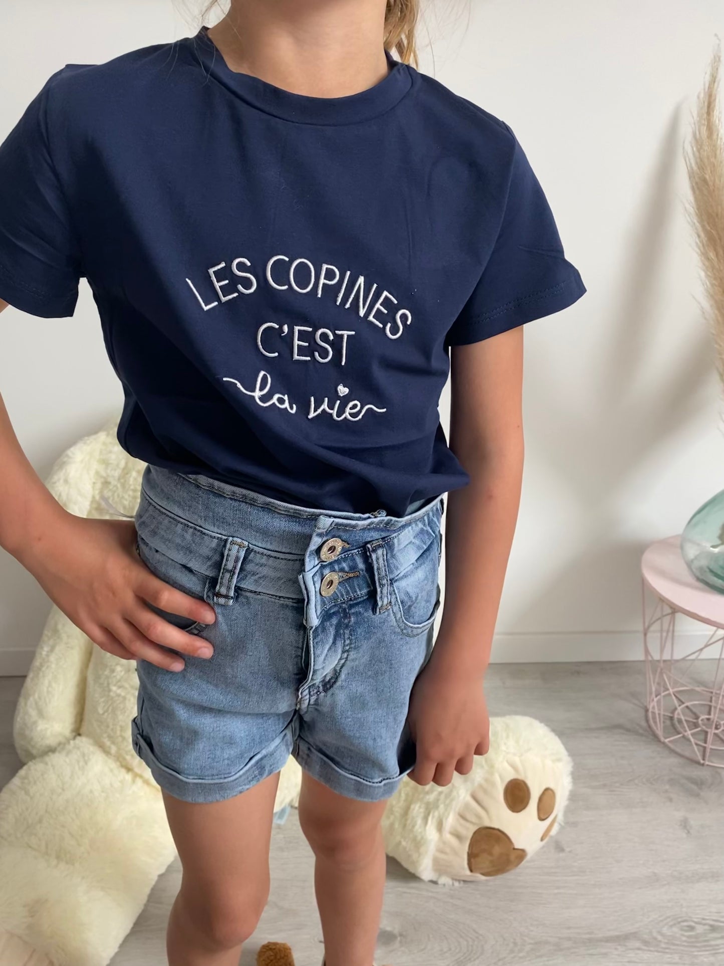 Tee-shirt brodé "Les copines c'est la vie"