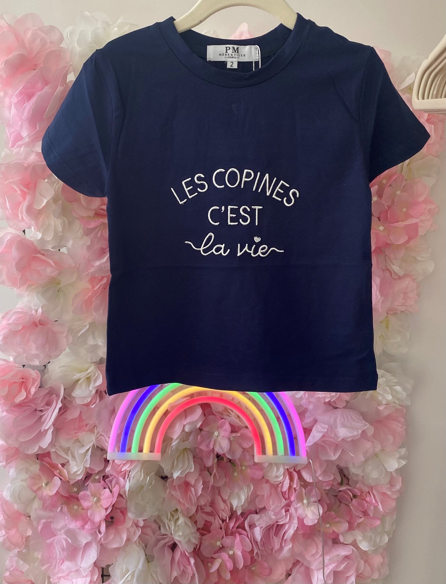 Tee-shirt brodé "Les copines c'est la vie"